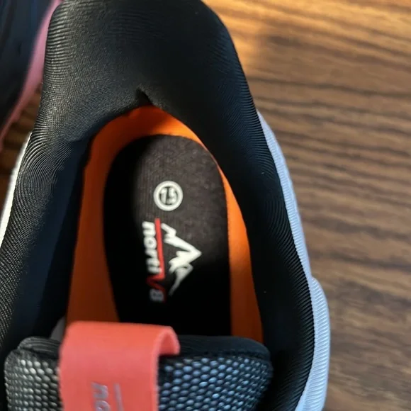 Brand New nortiV8 sneakers/hiking shoe size 7.5 - Picture 4 of 5